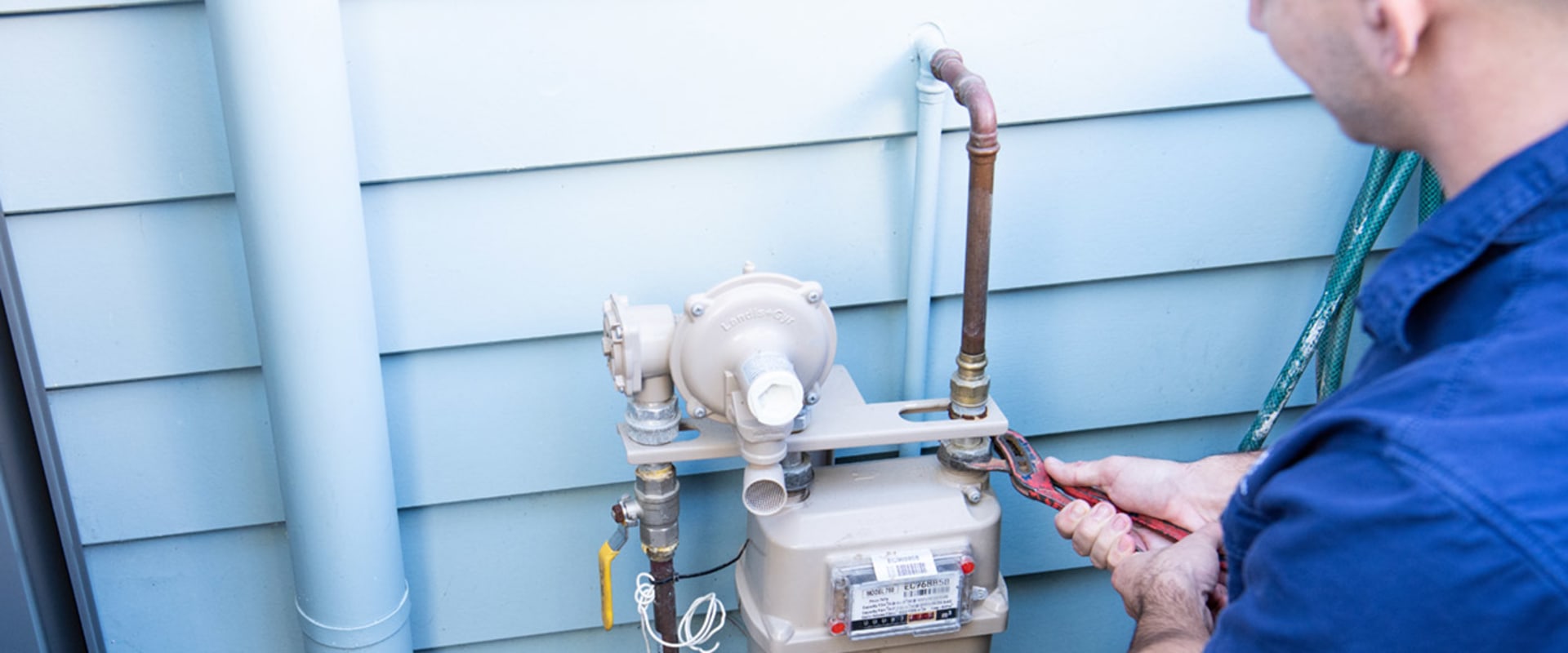 How a Gas Fitter in Revesby, NSW Can Help During Building Repair
